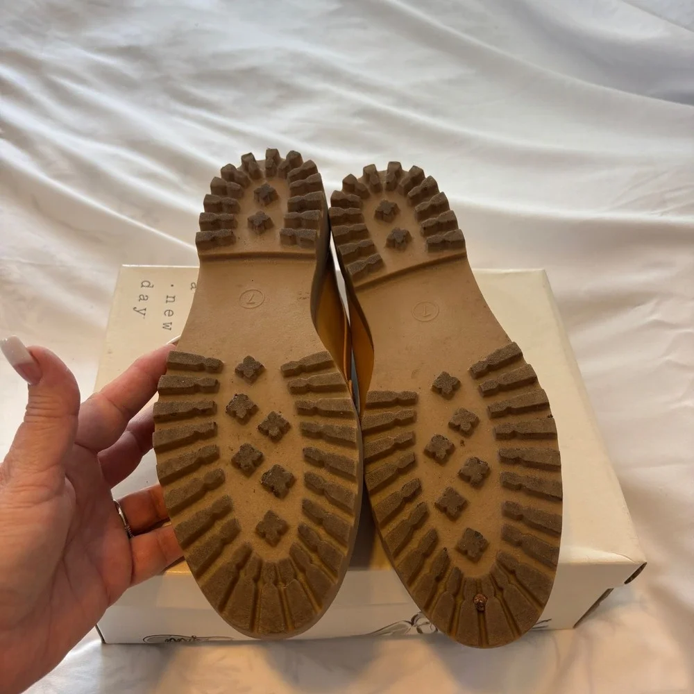 A New Day Danica Lug Sole Horsebit Loafers Tan Brown Memory Foam Shoes Womens 7